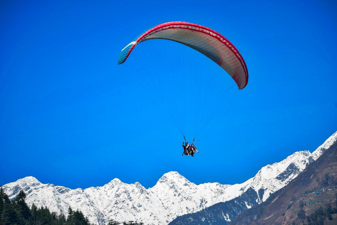Paragliding in Manali - Born To Fly
